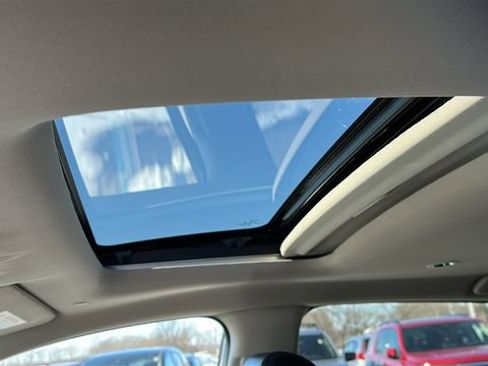 Used 2025 Honda HR-V EX-L image 10