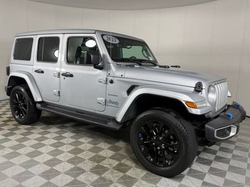 Used 2023 Jeep Wrangler Unlimited Sahara w/ Cold Weather Group AWD/4WD image 10
