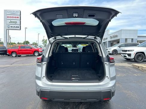 Used 2025 Nissan Rogue S AWD/4WD image 6