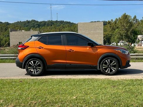 Used 2019 Nissan Kicks SV FWD image 3