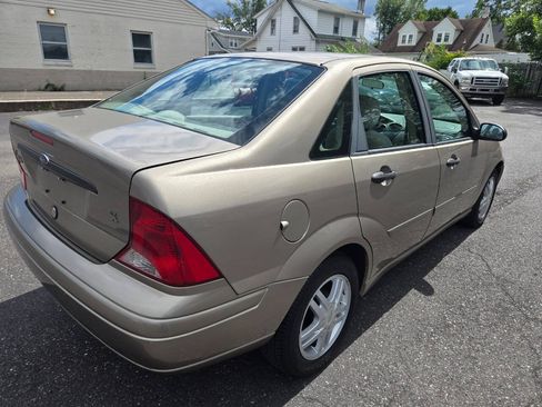 Used 2003 Ford Focus SE FWD image 6