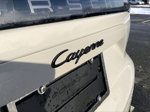 Used 2022 Porsche Cayenne Platinum Edition image 29