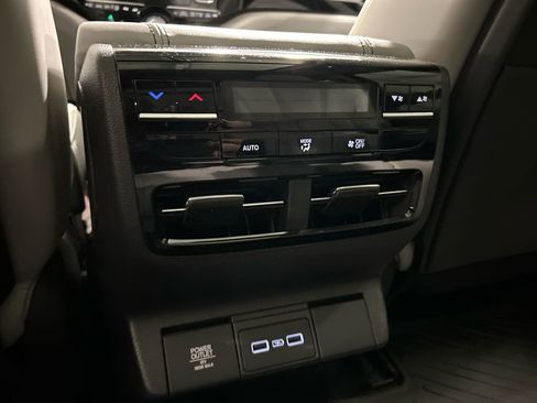Used 2023 Acura MDX SH-AWD w/ Technology Package image 27