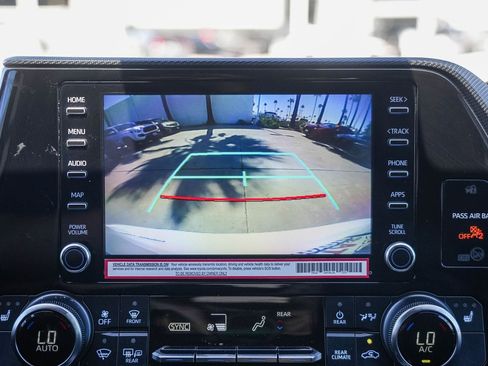 Used 2022 Toyota Highlander XSE FWD image 25