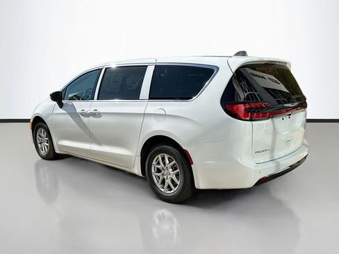 New 2026 Chrysler Pacifica Select image 8