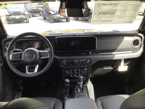 New 2026 Jeep Wrangler Unlimited Sahara AWD/4WD image 10