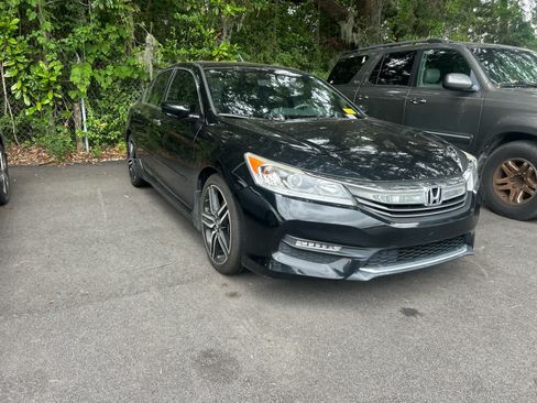 Used 2017 Honda Accord Sport image 5