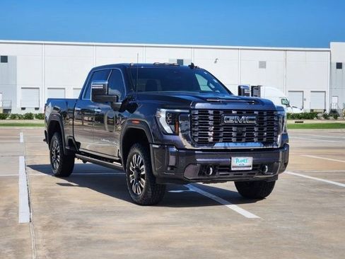 Used 2024 GMC Sierra 2500 Denali Ultimate w/ Max Trailering Package AWD/4WD image 3