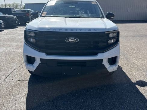 Used 2025 Ford Expedition Max Active AWD/4WD image 3