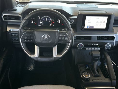 Used 2025 Toyota 4Runner SR5 AWD/4WD image 13