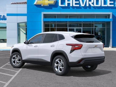 New 2026 Chevrolet Trax LS w/ LS Convenience Package FWD image 3