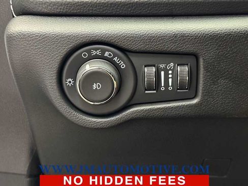 Used 2024 Chrysler Pacifica Touring-L w/ S Appearance Package AWD/4WD image 39