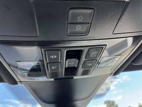 Certified 2023 Volkswagen Tiguan SE R-Line AWD/4WD image 35