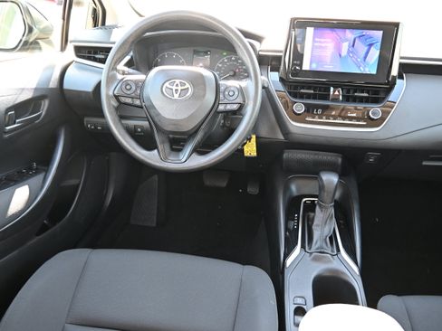 Used 2025 Toyota Corolla LE FWD image 10