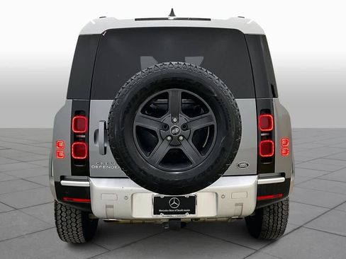 Used 2022 Land Rover Defender 90 image 4