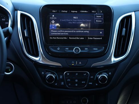 Used 2023 Chevrolet Equinox Premier image 11