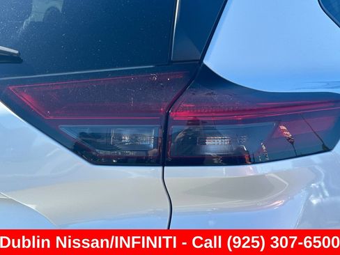 Used 2024 Nissan Rogue SV FWD image 49