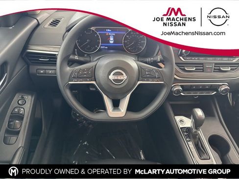 Used 2025 Nissan Altima 2.5 SV image 23