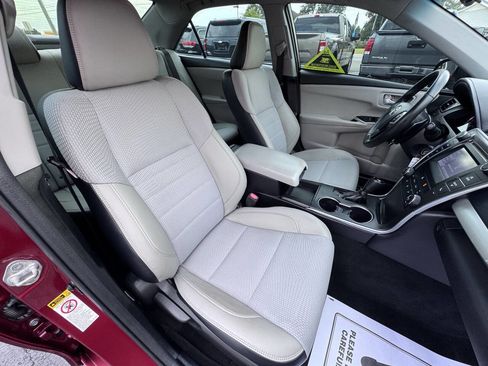 Used 2017 Toyota Camry SE image 33