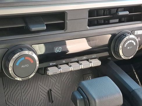 Used 2025 Toyota Tacoma TRD Off-Road image 19