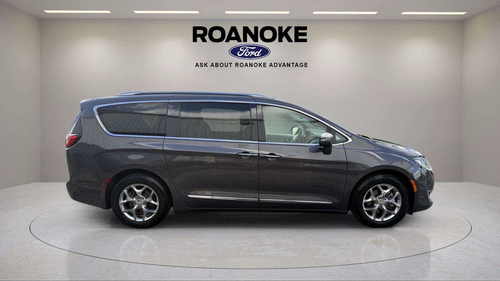 Used 2019 Chrysler Pacifica Limited FWD image 4