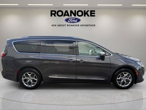 Used 2019 Chrysler Pacifica Limited FWD image 4