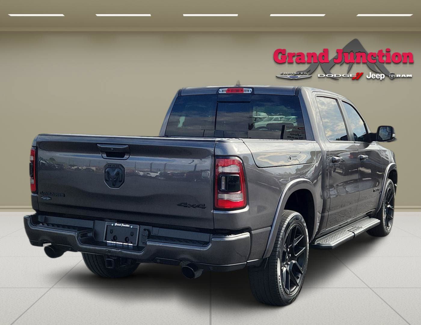Used 2022 RAM 1500 Laramie AWD/4WD image 4