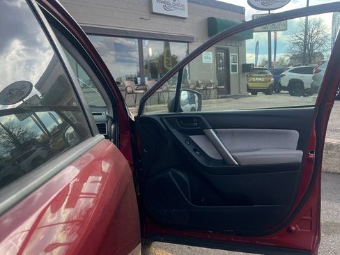 Used 2018 Subaru Forester 2.5i Premium w/ All-Weather Package AWD/4WD image 11