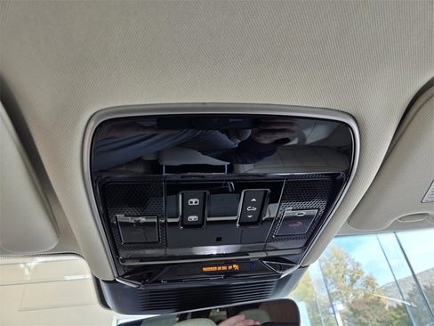 New 2025 Land Rover Range Rover SE image 43