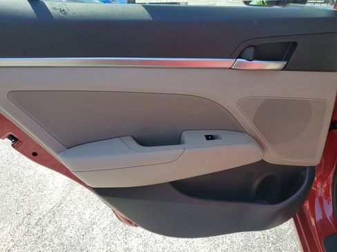Used 2019 Hyundai Elantra SEL image 10