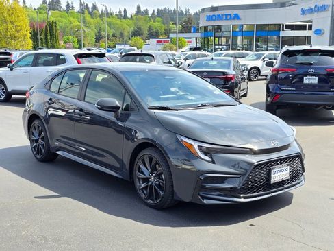 Used 2025 Toyota Corolla SE AWD/4WD image 11