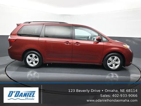 Used 2017 Toyota Sienna LE FWD image 7