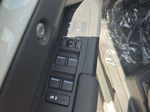 Used 2025 Land Rover Defender 110 S image 13