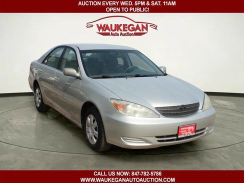 Used 2003 Toyota Camry LE image 2