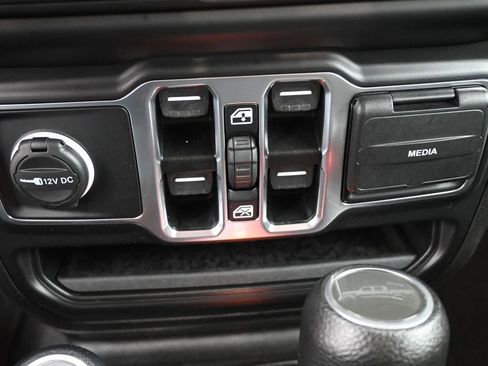 Used 2023 Jeep Gladiator Overland image 9