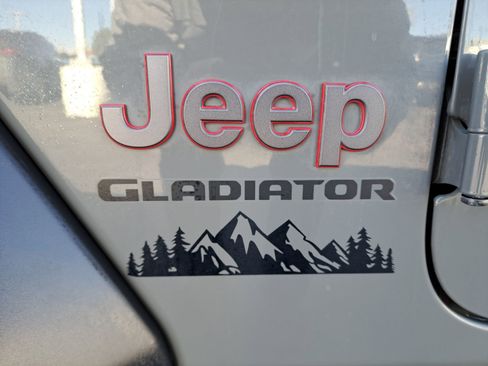 Used 2022 Jeep Gladiator Rubicon w/ Cold Weather Group image 17