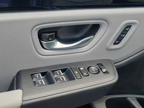 New 2025 Honda Pilot Touring image 9