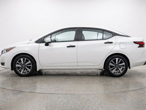 Used 2025 Nissan Versa SV FWD image 5