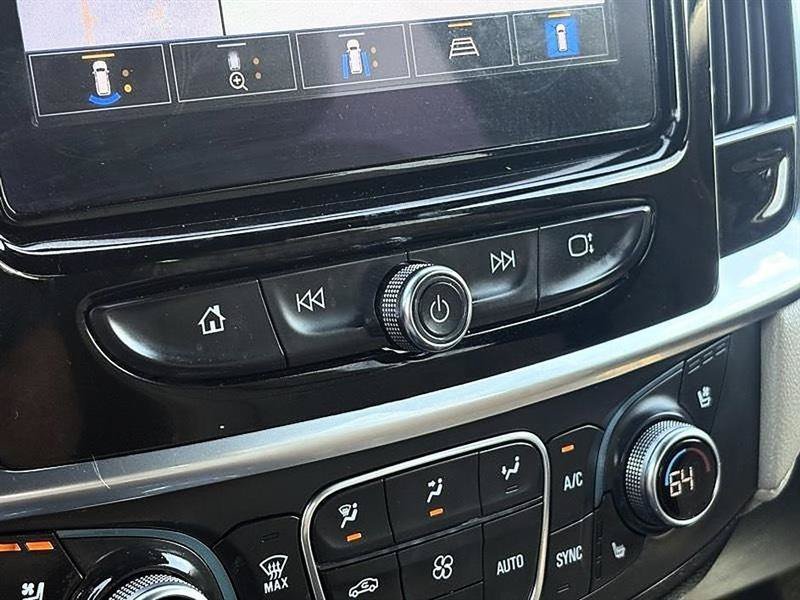 Used 2023 Chevrolet Traverse Premier FWD image 29