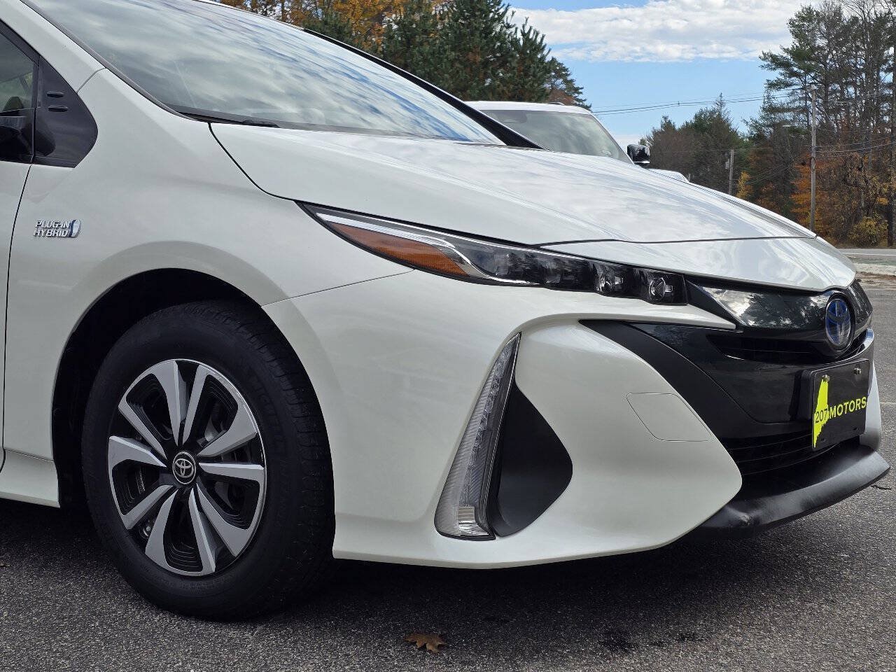 Used 2017 Toyota Prius Prime Premium w/ Carpet Mat Package FWD image 13