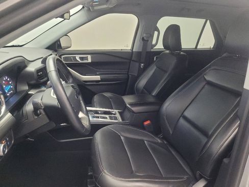 Used 2021 Ford Explorer XLT w/ Equipment Group 202A RWD image 17