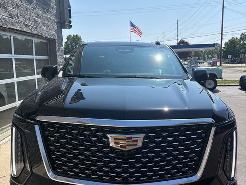 Used 2026 Cadillac Escalade Luxury w/ Touring Package AWD/4WD image 4