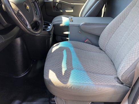 Used 2018 Chevrolet Express 2500 w/ Driver Convenience Package image 17