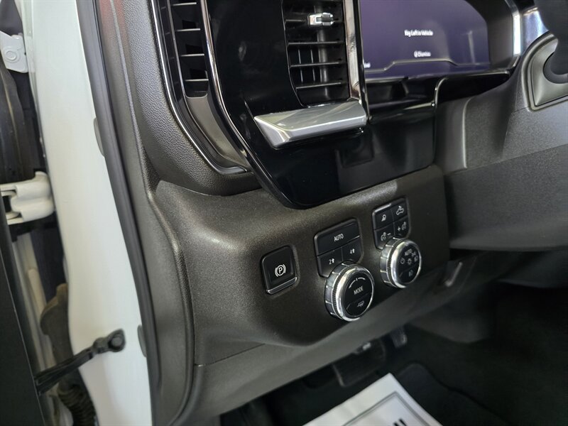 Used 2025 GMC Sierra 1500 SLT AWD/4WD image 21