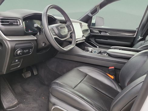 Used 2022 Jeep Wagoneer Series II AWD/4WD image 14