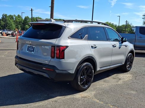 Used 2023 Kia Sorento S w/ Panoramic Sunroof Package AWD/4WD image 7