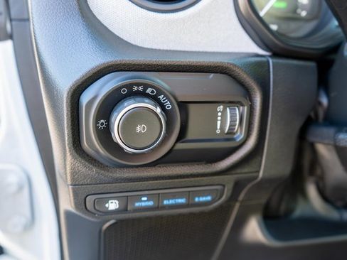 Used 2024 Jeep Wrangler Unlimited image 18