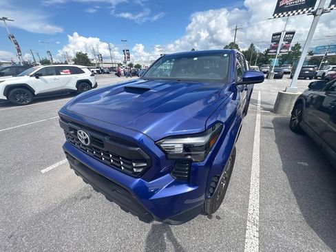 Used 2025 Toyota Tacoma TRD Sport RWD image 10