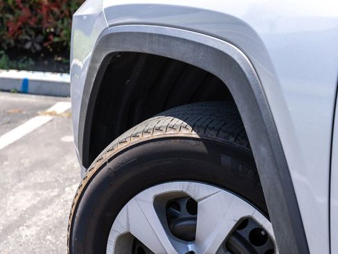 Used 2024 Toyota RAV4 LE AWD/4WD image 9