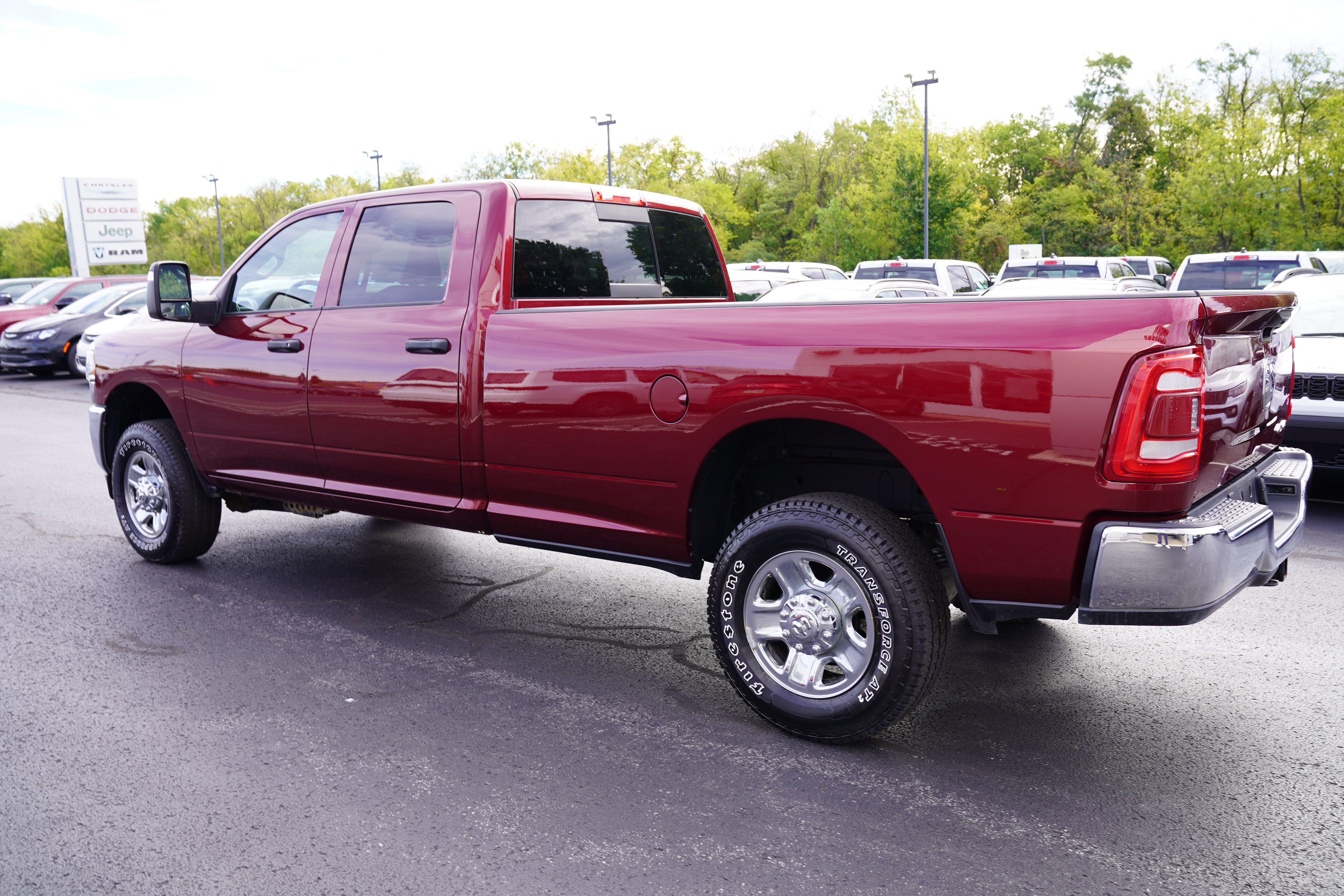 Used 2024 RAM 3500 Tradesman w/ Chrome Appearance Group AWD/4WD image 8